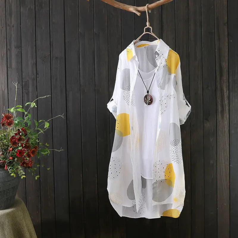 Sommarminiklänning - klassisk vit klänning med cirkeltryck, krage och halvlånga ärmar